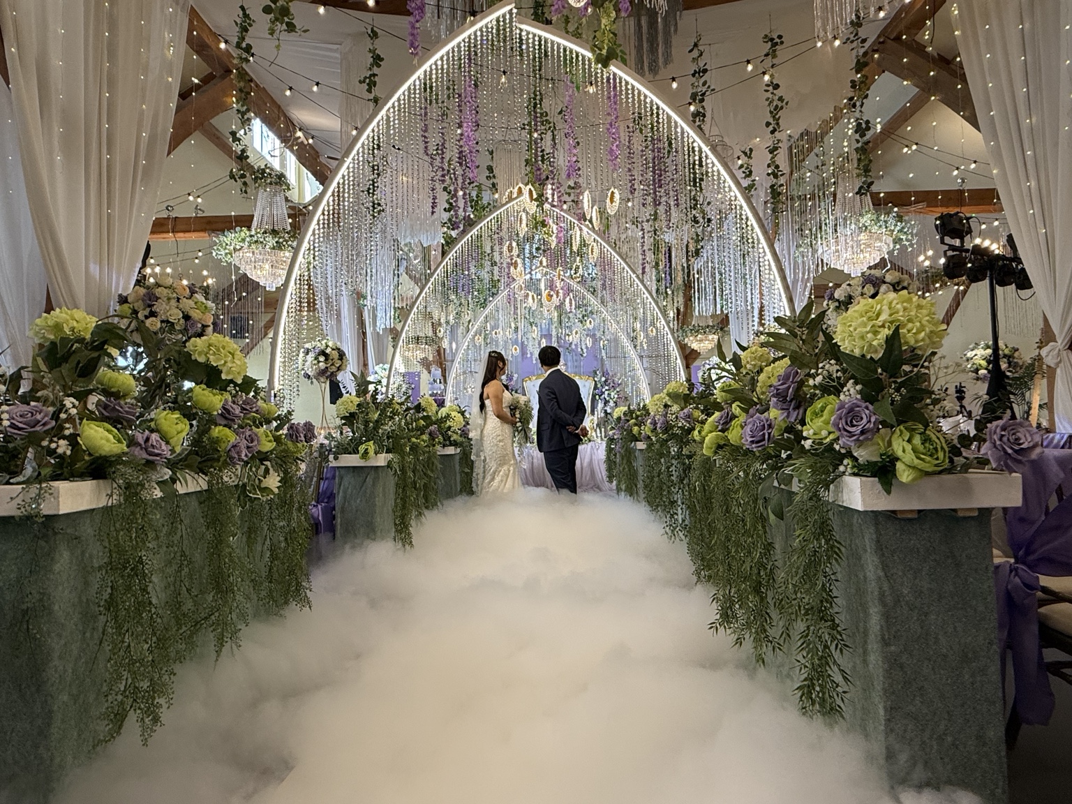 Wedding aisle and floral décor